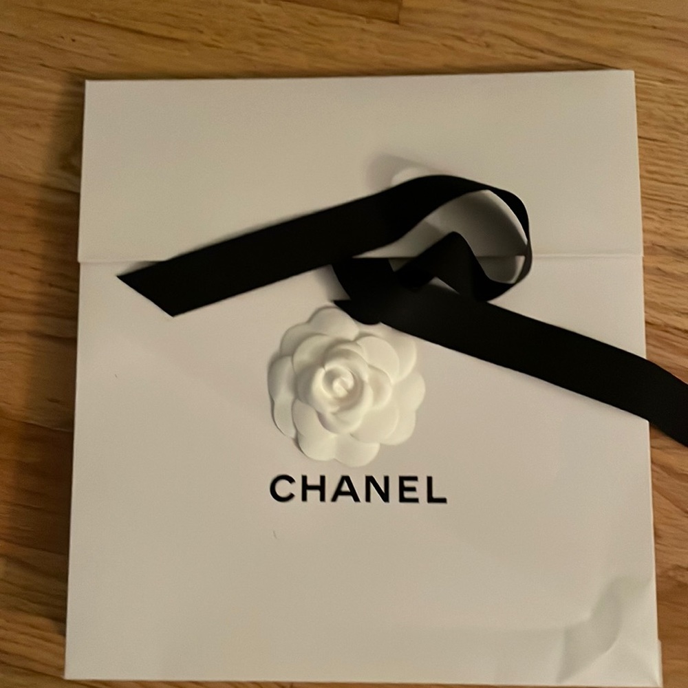 Chanel container